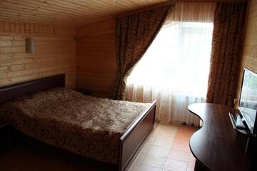Фото номера Трехместный номер с окном Гостевой дом Villa Leontiya г. Сходница 9