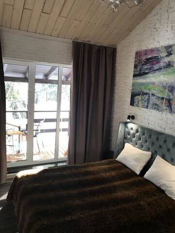 Фото номера Номер с кроватью размера «king-size» и видом на горы Апарт-отели Park-otel Schastye г. Сходница 3